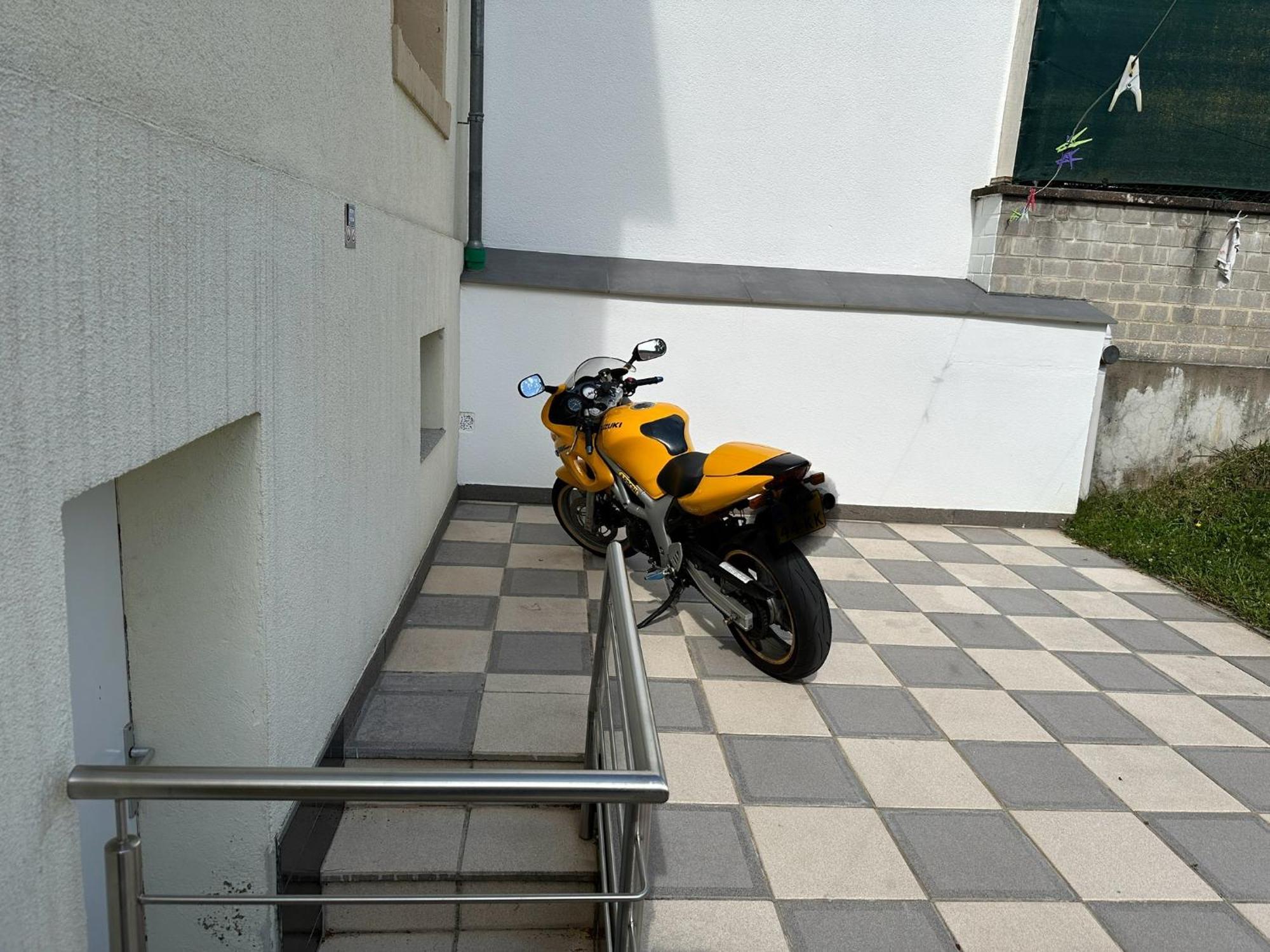 Simple Room In Luxembourg City エクステリア 写真